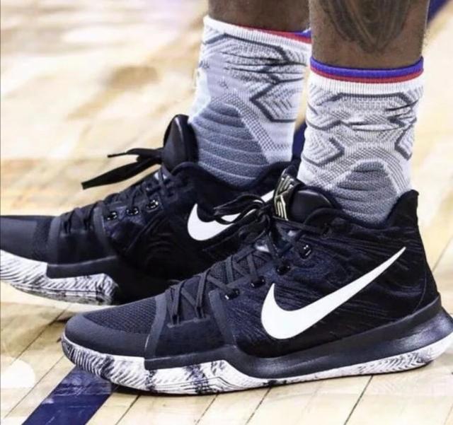 VAR 关键判罚 成为赛后焦点（VAR关键判罚引发赛后热议）