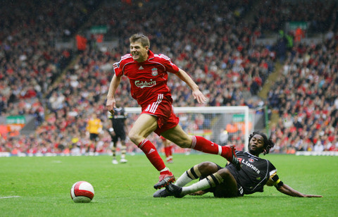 足协杯决赛收官，中国足球寻找“强力伙伴”共赴新征程（足协杯决赛落幕，中国足球携强劲伙伴开启新征程）