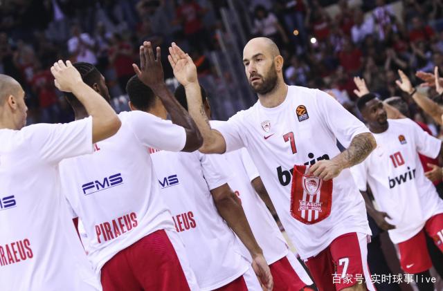 弗兰克：我和保罗之间渊源颇深，这不是一次简单的沟通（弗兰克：与保罗渊源已久，此次交流并非寻常）