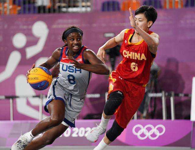 记者：谢维军在昨天的比赛中肋骨又裂了（记者：谢维军在昨日比赛中肋骨再次裂伤）