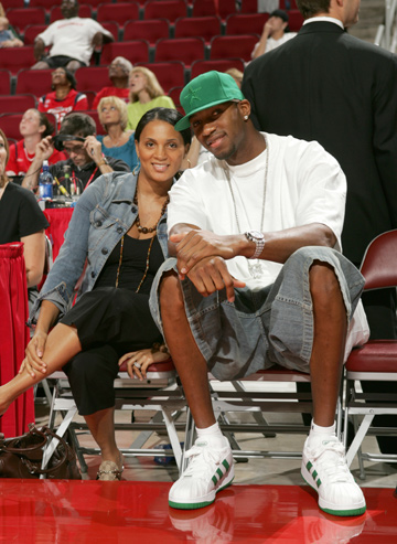 太阳战雷霆伤病报告：布克出战成疑，哈尔滕施泰因等因伤缺席（太阳vs雷霆伤情更新：布克出战存疑，哈尔滕施泰因等因伤缺阵）