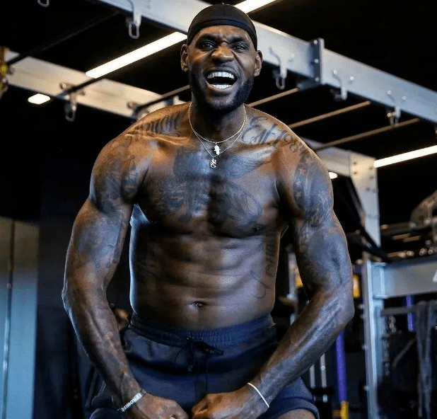 意大利杯战报：小图拉姆梅开二度，国际米兰5-1威尼斯（意大利杯：小图拉姆双响，国际米兰5-1大胜威尼斯）