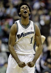 劳塔罗：齐沃拥抱我的次数比我老婆抱我的次数都多（劳塔罗打趣：齐沃抱我的次数比妻子还多）